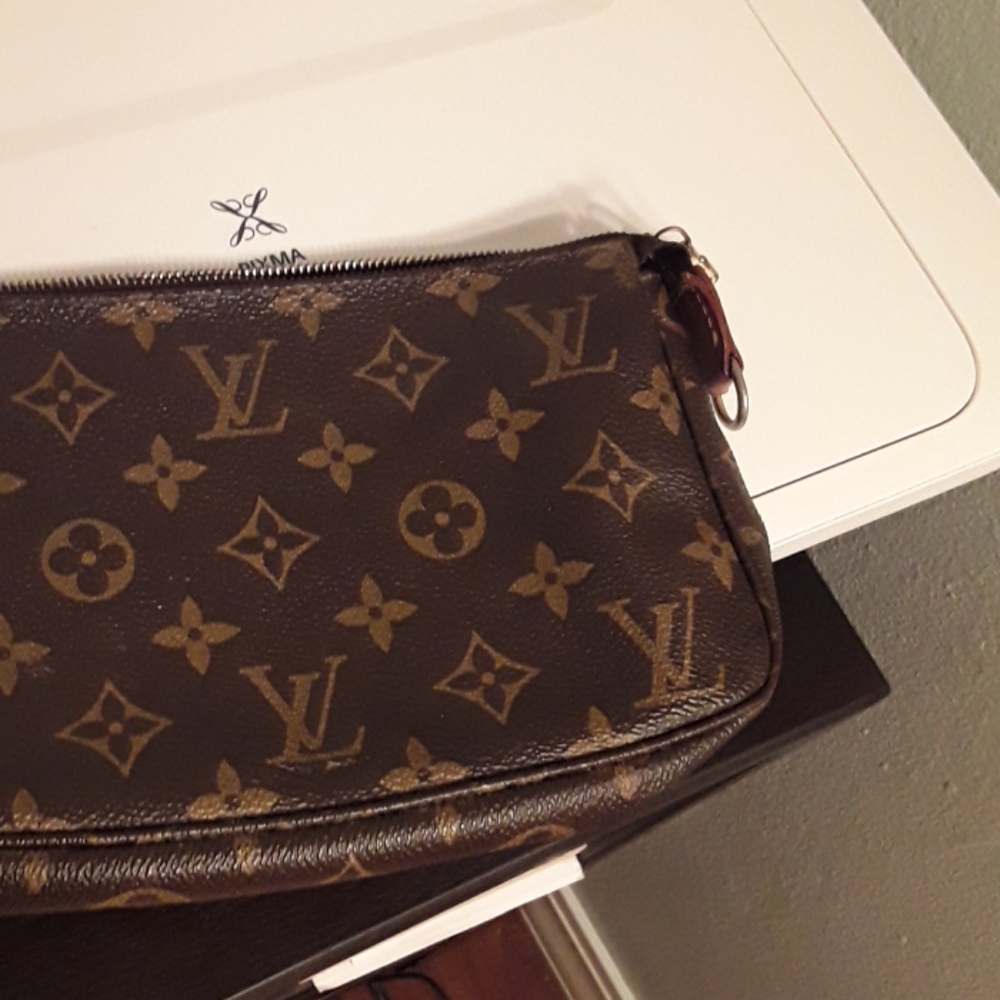 Lv pouchette